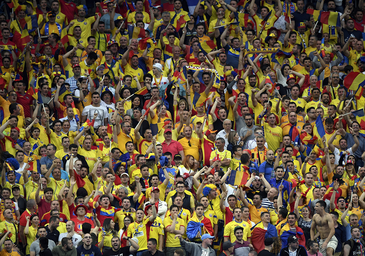 EURO 2016. România - Elveția. Suporterii români pregătesc o paradă în Paris. Toți în galben, spre Parc des Princes!
