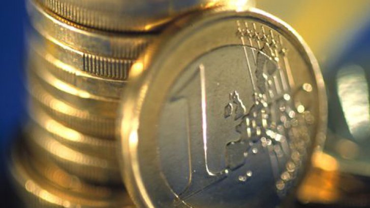 Euro si dolarul au explodat după violențele de la protestele de ieri seară