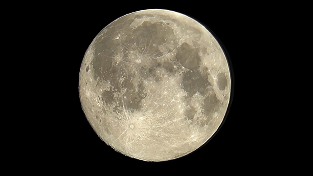 Eveniment astronomic deosebit. Luna plină va fi vizibilă de Crăciun pentru prima dată după 40 de ani