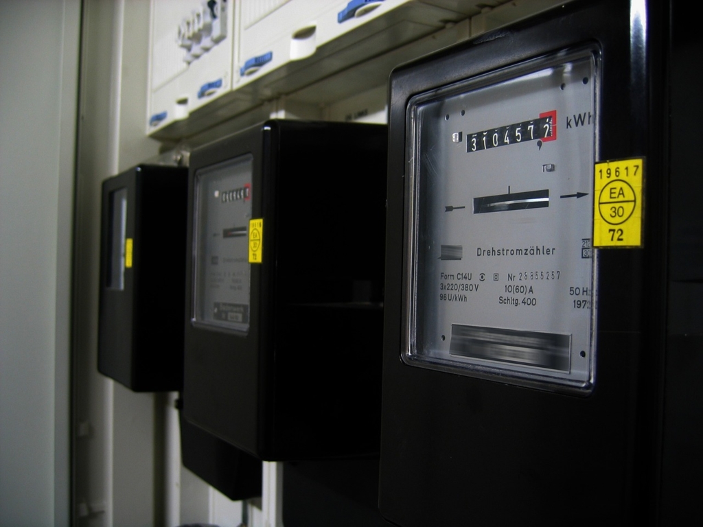 Facturile la curent vor fi mai mari și pentru cei care au economisit energie. Mecanismul care va sta la baza noilor prețuri, din toamnă
