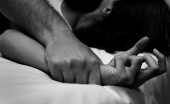 Femeie de 40 de ani violata de şase adolescenţi din Iasi