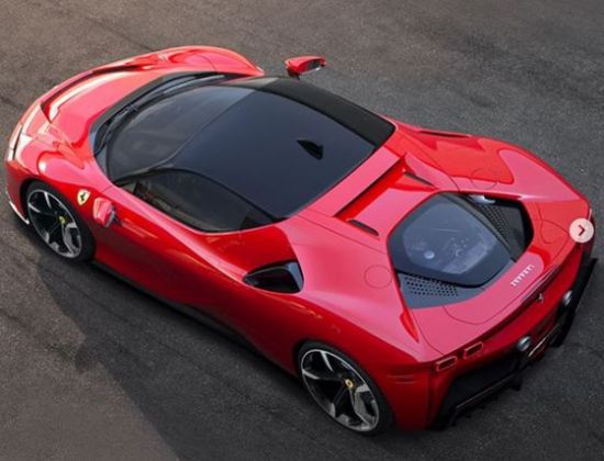 Ferrari şi-a lansat modelul hibrid de lux