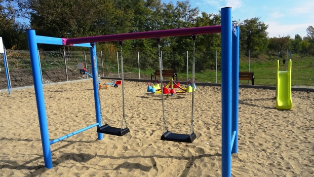 Fetiţă de 8 ani, violată de un adolescent de 16 ani, în parc. Suspectul a fost prins
