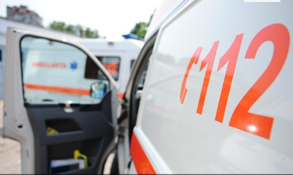 Fetiţă de trei ani, în stare gravă după ce a luat foc într-o maşină în care se juca