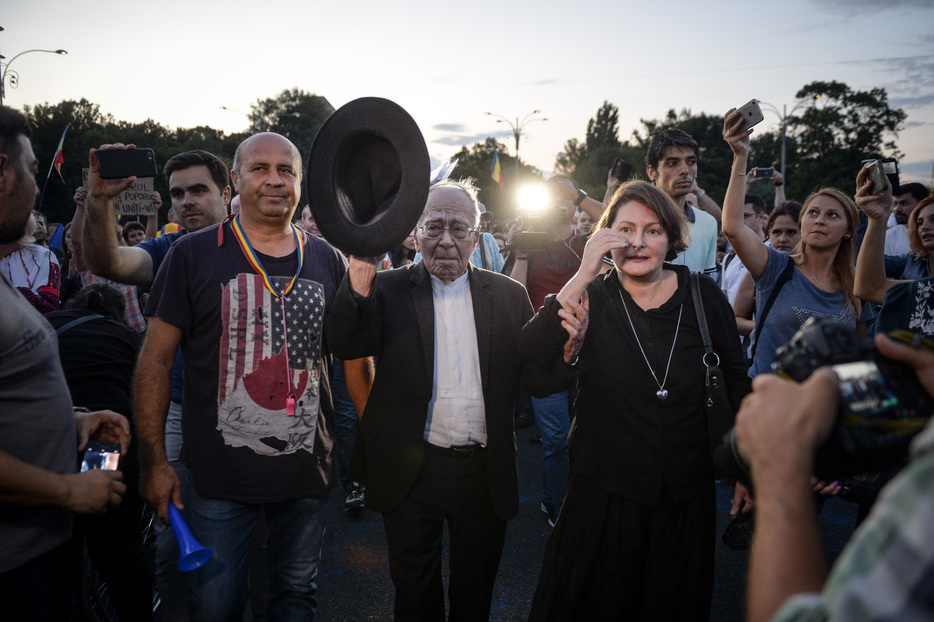 Filosoful Mihai Şora, operat de calecist la 101 ani