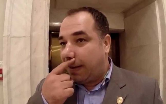 Finul lui Ponta face ce face naşul: votează contra propriei legi