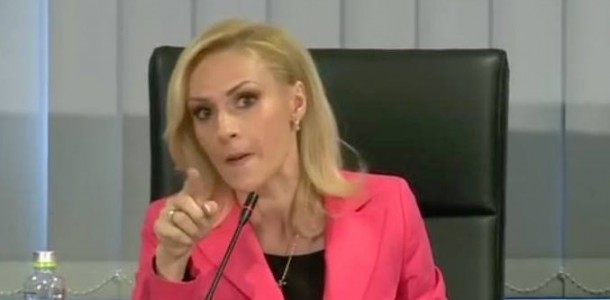 Firea intoarce armele de 23 august! Primareasa incearca inca o data ingineria delegarii administrative catre companiile municipale si tot fara licitatie!