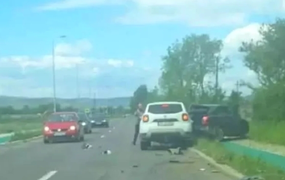 Fiul de 2 ani al lui Ionel Ganea, în stare gravă. Fostul fotbalist a intrat într-o maşină oprită pe carosabil. Copilul ar fi fost pe scaunul din faţă, neasigurat