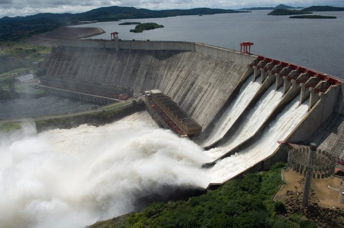 Fondul Proprietatea îşi anunţă intenţia de a vinde participaţia la Hidroelectrica