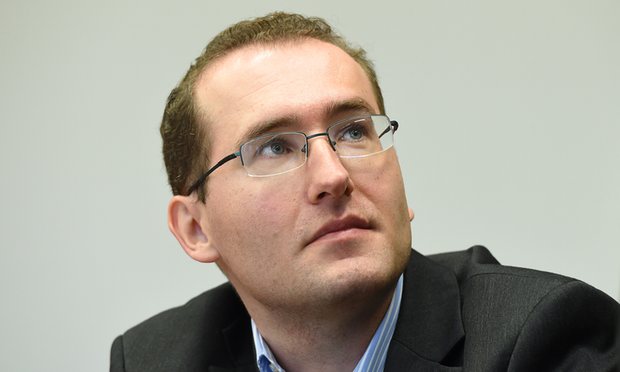 Fost agent al serviciilor germane de informaţii, condamnat pentru colaborare cu CIA şi Rusia