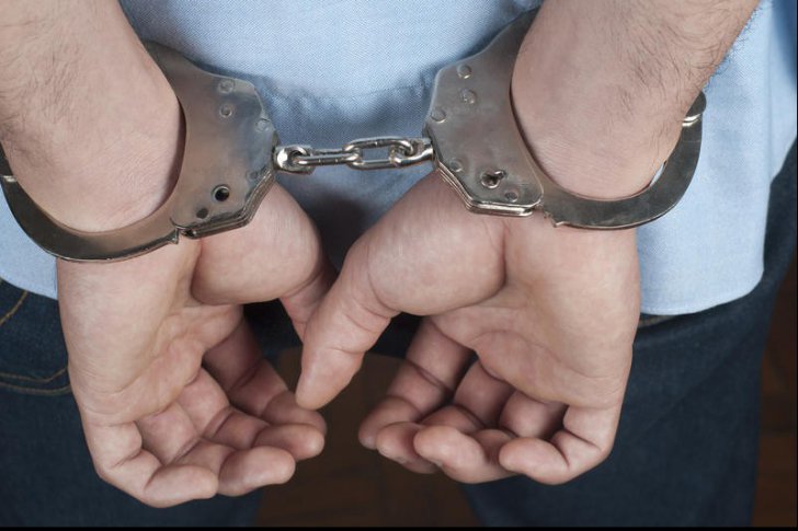 Fost şef al Poliţiei Sinaia, trimis în judecată: a primit 2 limuzine pentru protejarea unui patron