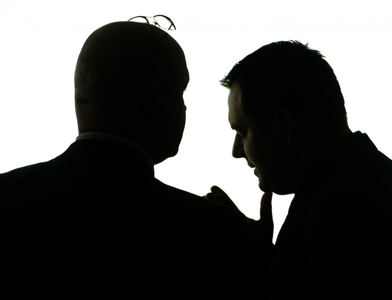 Fost ofițer SRI, reținut de procurorii DIICOT în dosarul privind spionarea șefei DNA