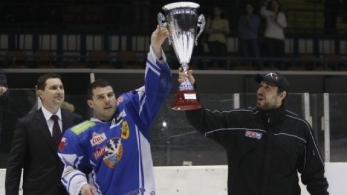Fostul capitan al nationalei Romaniei de hochei s-a sinucis, aruncandu-se in gol de la etajul zece
