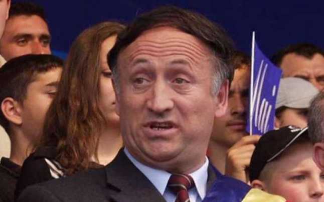Fostul primar al Piteştiului, Tudor Pendiuc, condamnat la 8 ani de închisoare. Fiica sa, fostă vedetă TVR, a primit 5 ani