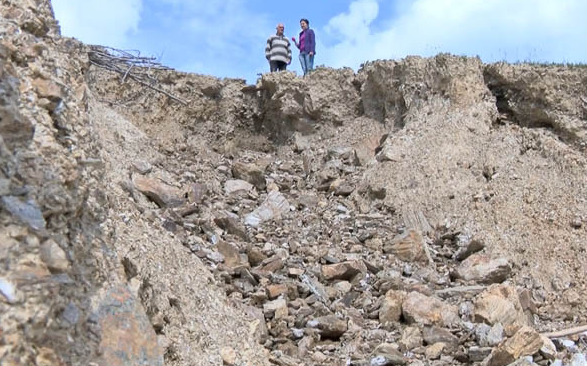 Fragment de craniu uman descoperit în groapa de gunoi din Ocna Mureş