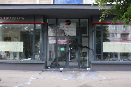 Fratele Paulei Seling pus in catuse dupa ce a vandalizat un magazin