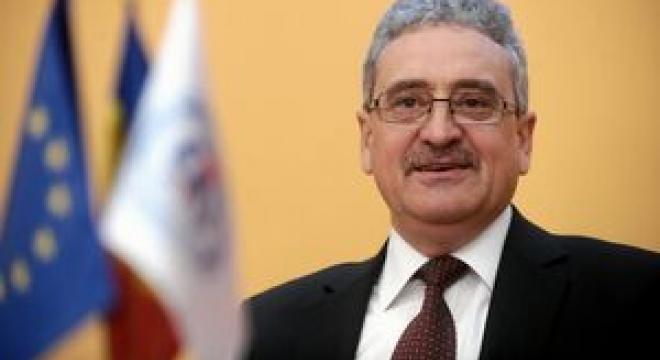 FSLI sustine propunerea elevilor de a fi sanctionati si cei care cer bani pentru fondul scolii, si cei care dau bani