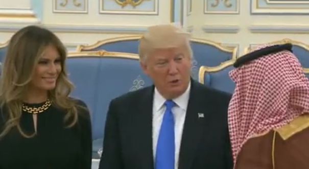 Gafele Melaniei Trump. Cum a încălcat Prima Doamnă protocolul în Arabia Saudită