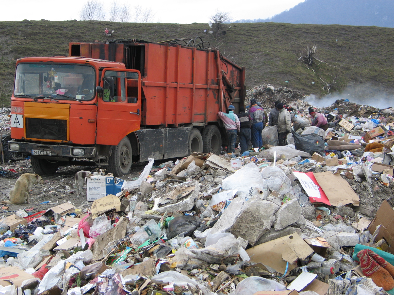 Gazeta Românească din Roma: „Firma Eco Sud va procesa deşeurile italiene în gropile româneşti