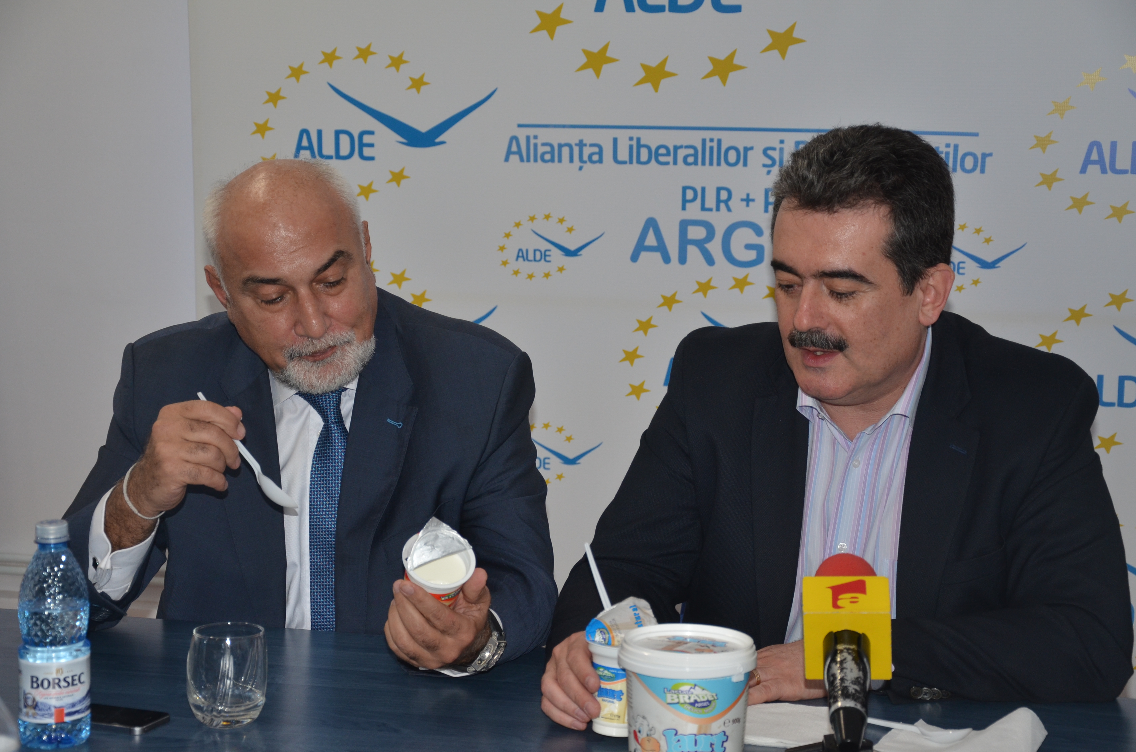 Gerea și Vosganian au consumat Lactate Brădet: Miniștrii încearcă să se spele pe mâini pasând responsabilitatea la un producător autohton
