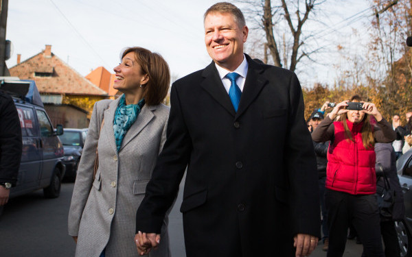 Ghici cine vine la cina de Revelion a lui Klaus Iohannis?!