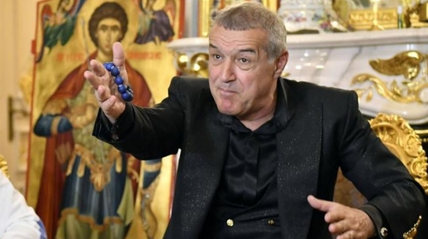 Gigi Becali petrece Revelionul în biserică: