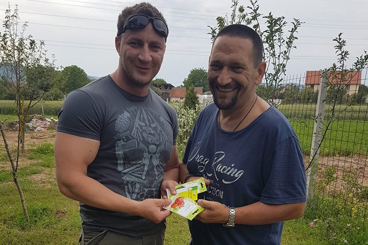 Godină şi Berbeceanu o parodiază pe Dăncilă pe Facebook: Diăr mistăr naşu, hai să meic ă foto şi la mulţi ani!