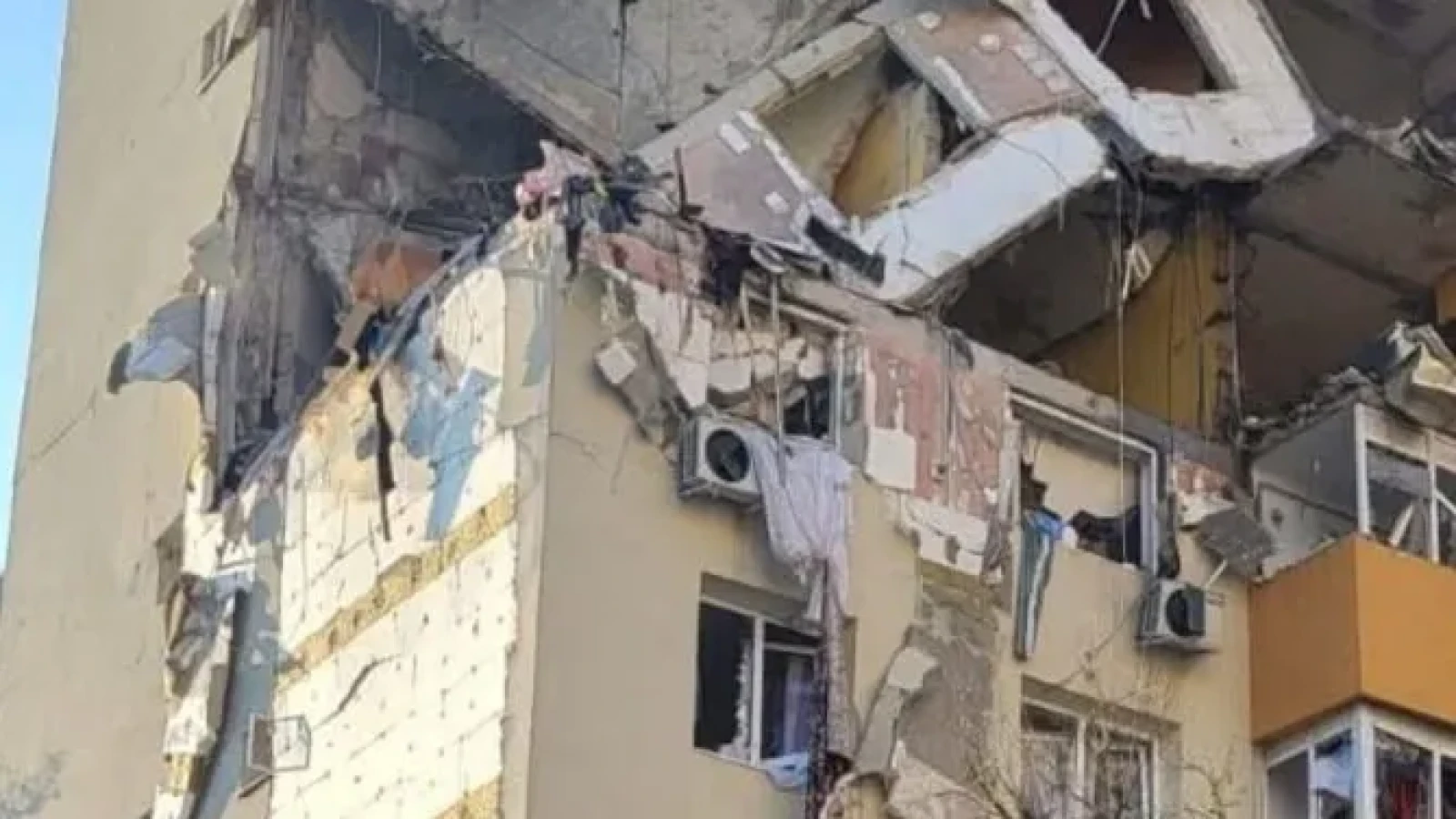 Gravida prinsă sub dărâmături la explozia din Rahova a murit: femeia nu poate fi scoasă de sub o placă de beton