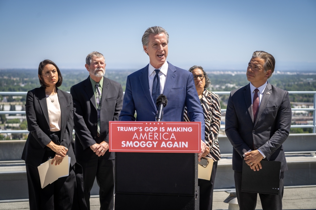 Guvernatorul Californiei către Donald Trump: