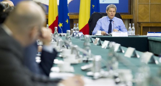Guvernul a sesizat CCR privind salarizarea unitară a bugetarilor