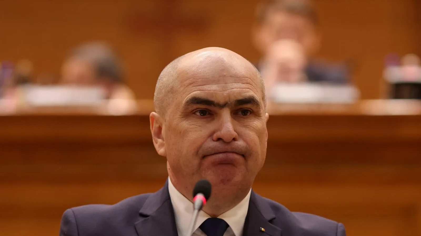Guvernul Bolojan a fost dat jos în Parlament printr-o moțiune de cenzură istorică: 281 de voturi pentru, 4 împotrivă și 6 anulate