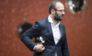 Guvernul îl acuză de minciună pe regizorul filmului