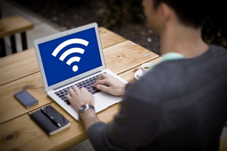 Hackerii folosesc inteligența artificială ca să știe unde te afli și ce faci în casă folosindu-se de Wi-Fi-ul tau!