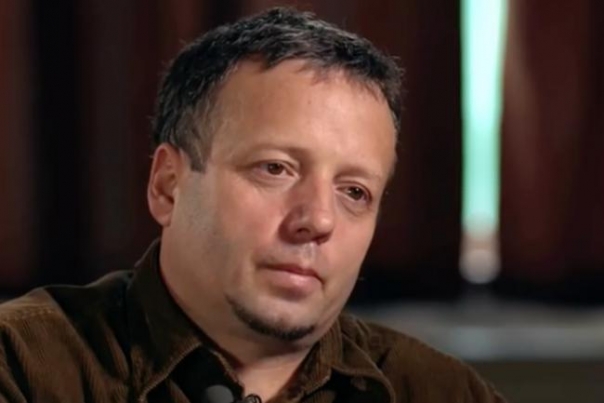 Hackerul roman Guccifer, condamnat la 4 ani si 4 luni de inchisoare de un tribunal din SUA