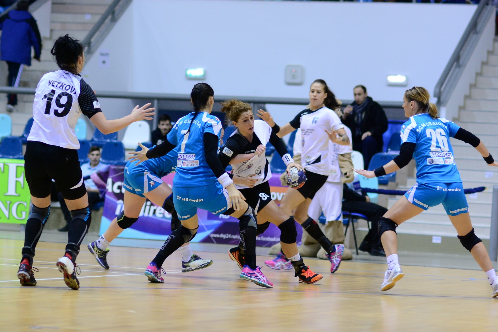 Handbalul românesc scrie istorie! CSM București S-A CALIFICAT în sferturile Ligii Campionilor, alături de HCM Baia Mare