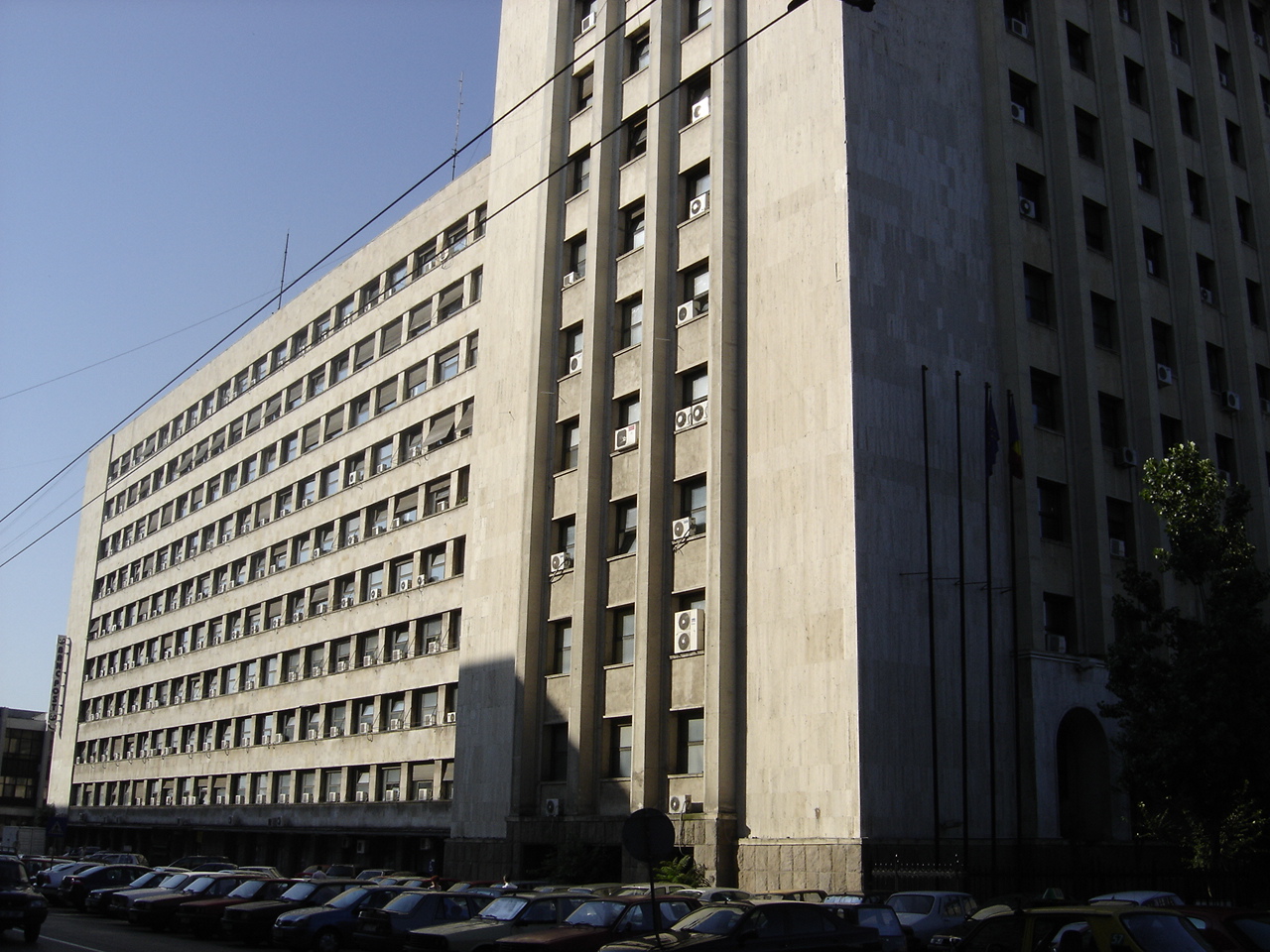 Hotel de lux pentru șmecherii din Ministerul Transporturilor întreținut din banii companiei CFR Marfă