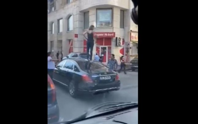 Imaginile inconştienţei în Capitală: O tânără s-a urcat pe o limuzină oprită la semafor şi a început să danseze