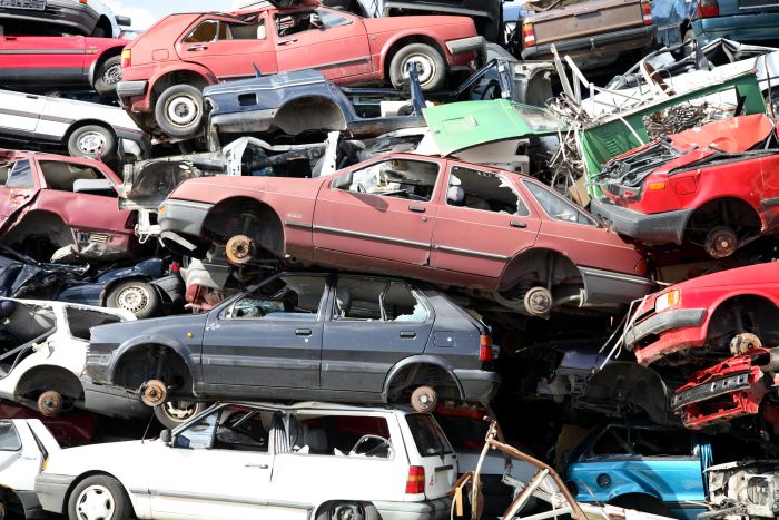Imobilizarea planificată a populațiilor: UE vrea să interzică repararea mașinilor mai vechi de 15 ani!