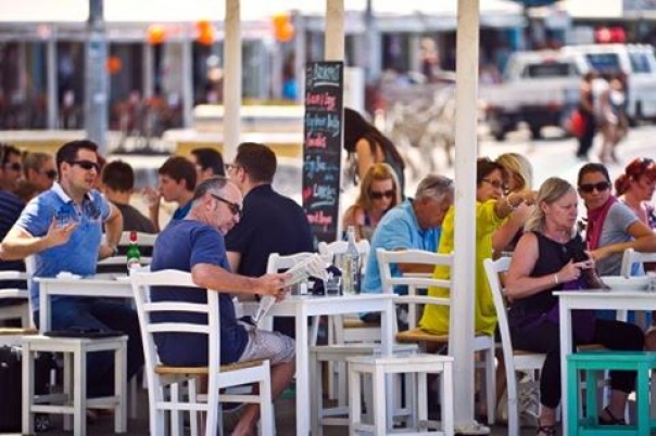 Impozite mai mari pentru restaurantele mici