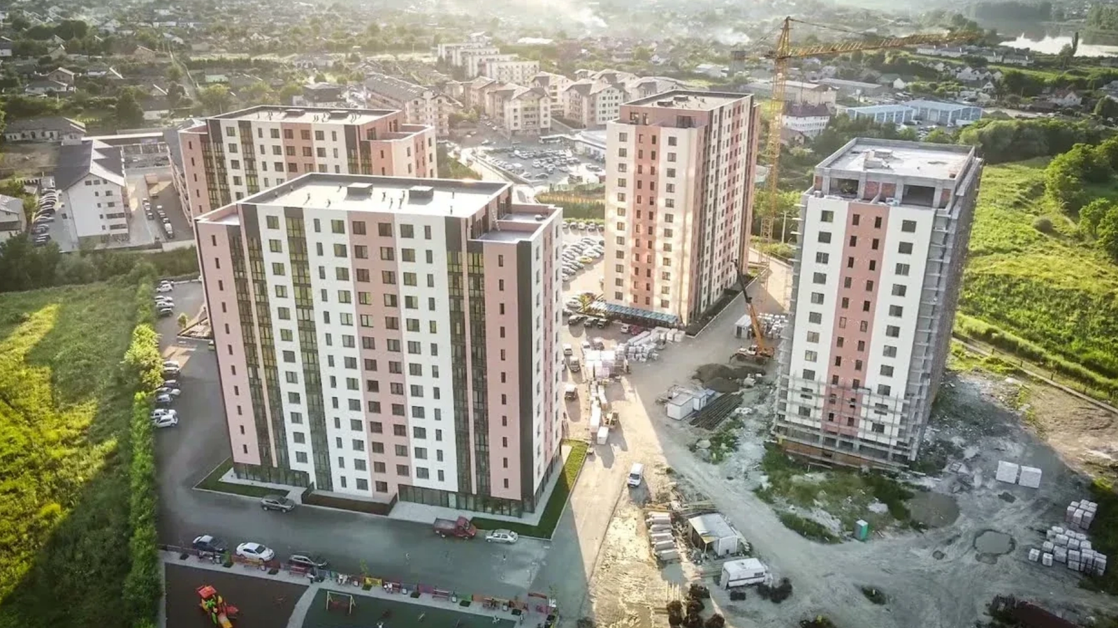 In ce să băgăm banii? Riscurile la care se supun cei care investesc în imobiliare: diversificarea, arma care te apără de pierderi mari
