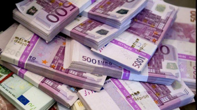 In septembrie, România are de rambursat 1,17 miliarde de euro către UE şi Banca Mondială