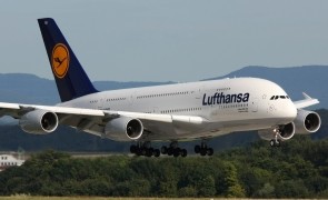 Incă un atac de cord la 36 de ani: Un avion a aterizat de urgență pe aeroportul Henri Coandă pentru asistență medicală