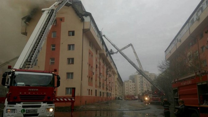 Incendiu colosal în Capitala. Focul s-a extins pe o suprafață de 1.000 metri pătrați