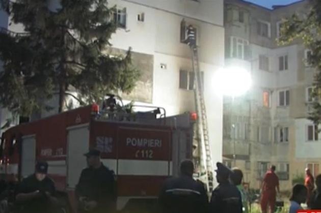 Incendiu foarte puternic într-un bloc din nordul Capitalei
