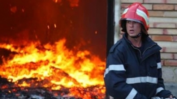 Incendiu in centru Capitalei: Trei autoturisme au fost avariate