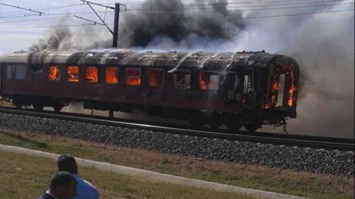 Incendiu in Predeal. Un tren plin cu ţiţei a luat foc