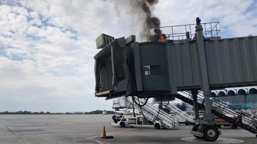 Incendiu la unul din terminalele Aeroportului Internațional Otopeni VIDEO