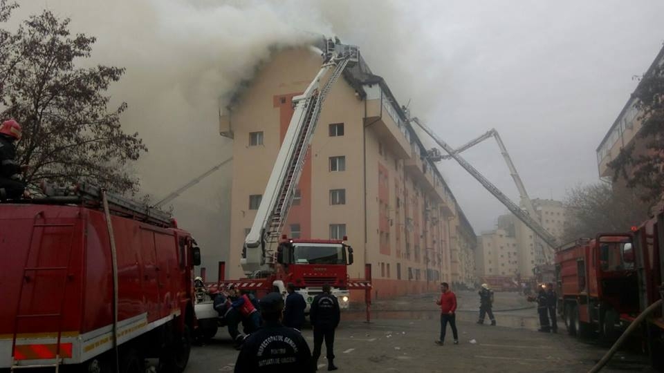 Incendiu puternic la o clădire din Sectorul 3 al Capitalei