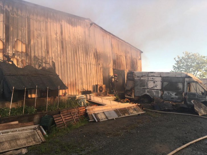 Incendiu uriaș, în această dimineață, la un restaurant din Galați