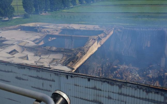 Incendiul de la depozitul cu arhive din Ilfov nu a fost declarat stins nici la 60 de ore de la izbucnire